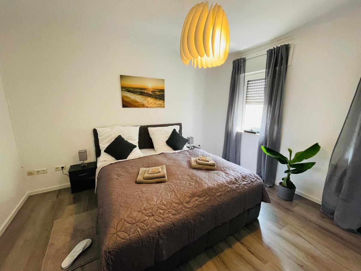 Gemuetlich*nespresso*netflix*arbeitsplatz*parkplatz Duisburg