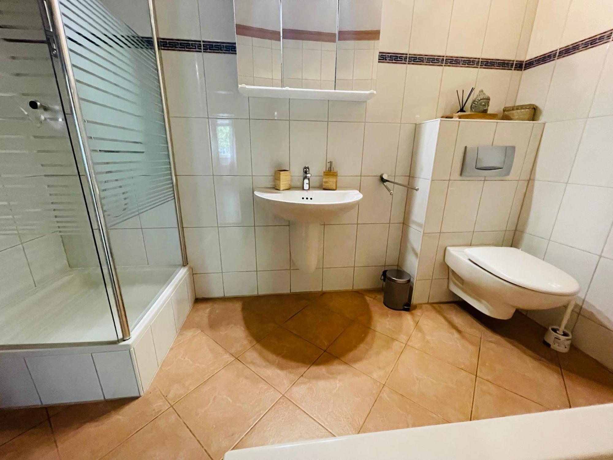 Apartment Gemuetlich*nespresso*netflix*arbeitsplatz*parkplatz *